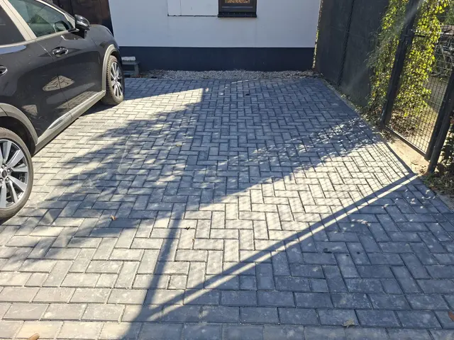 Oprit bij de woning